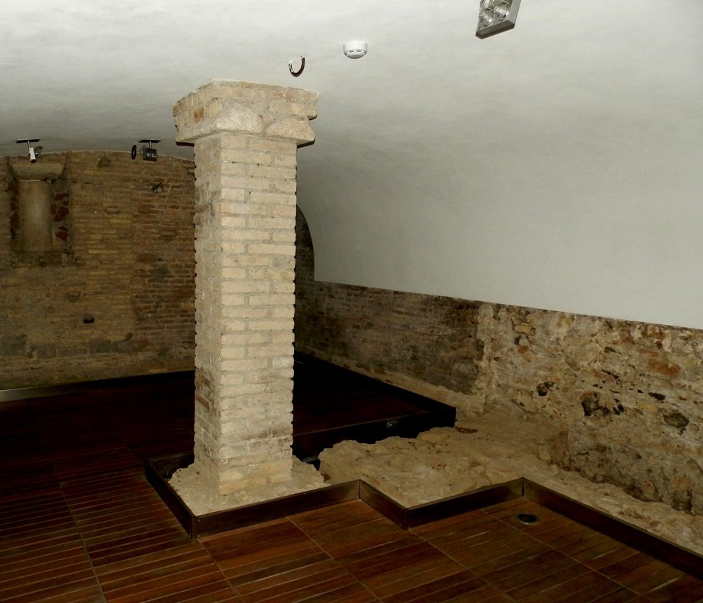 old temple of Esculapio. Rome 13.JPG